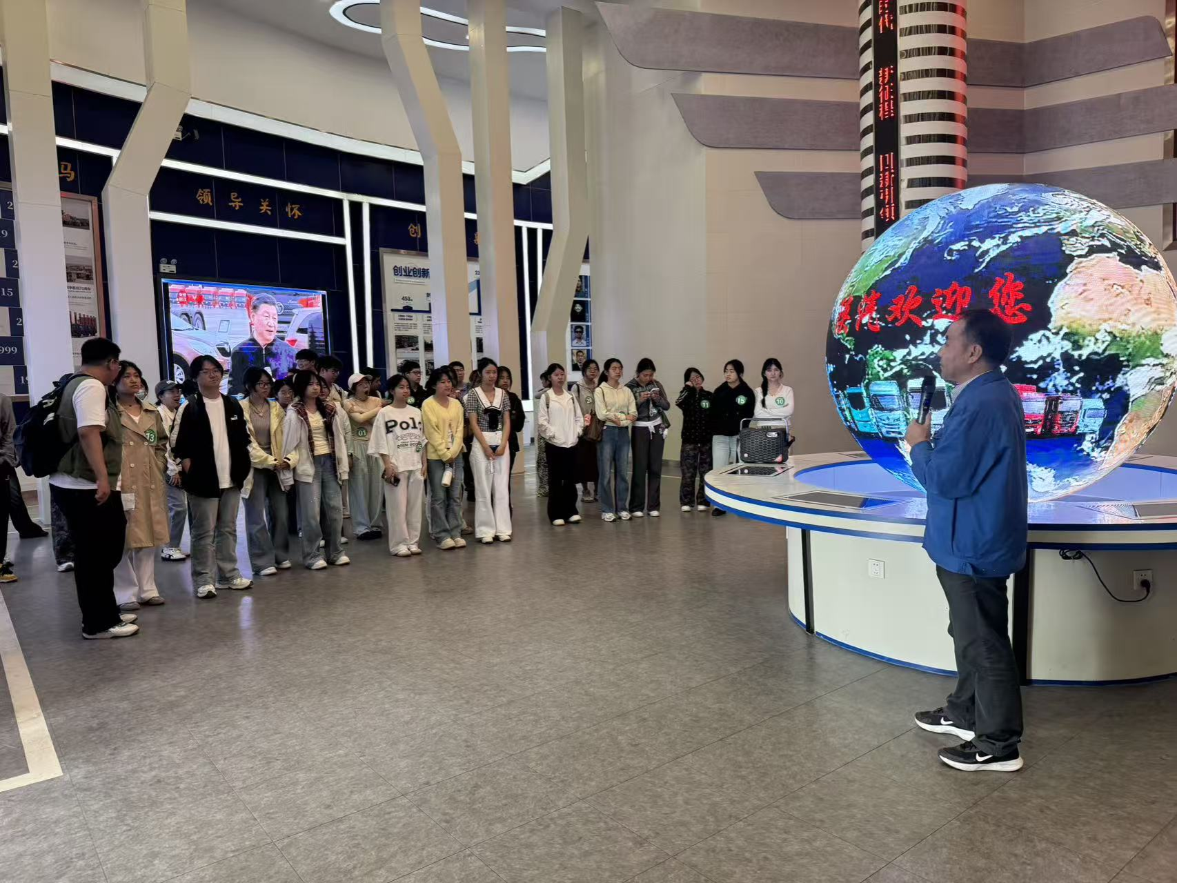 经济与管理学院赴陕汽开展“行走的大思政课”实践教学活动