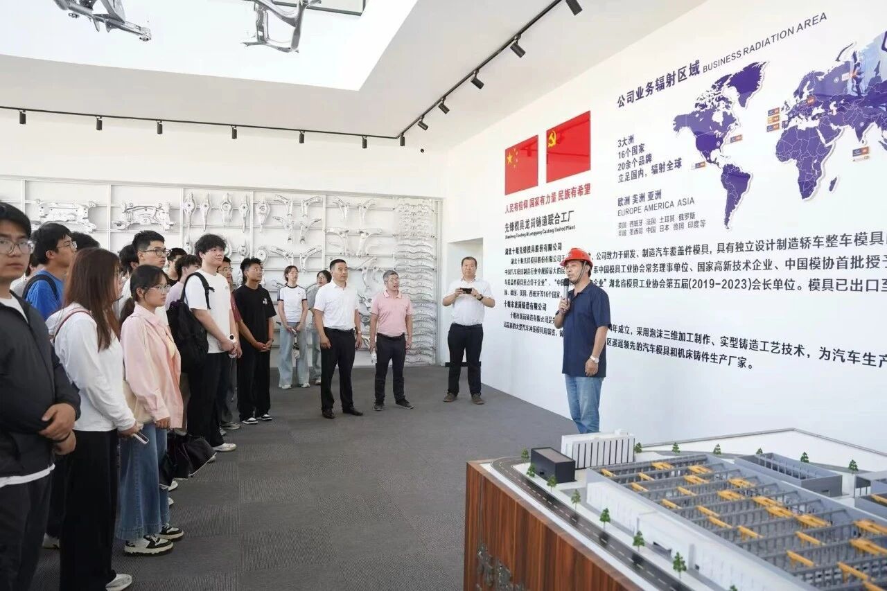 机械工程学院受邀参加“坐着高铁看郧阳·西安学子郧阳行”引才专列活动