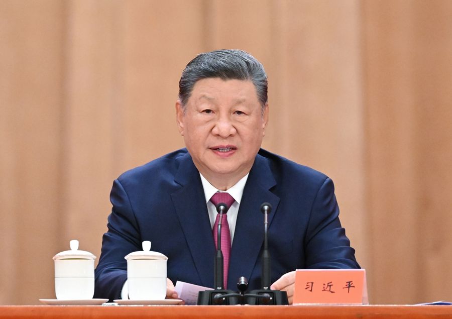 中共中央政治局召开会议 讨论拟提请二十届五中全会审议的文件 中共中央总书记习近平主持会议